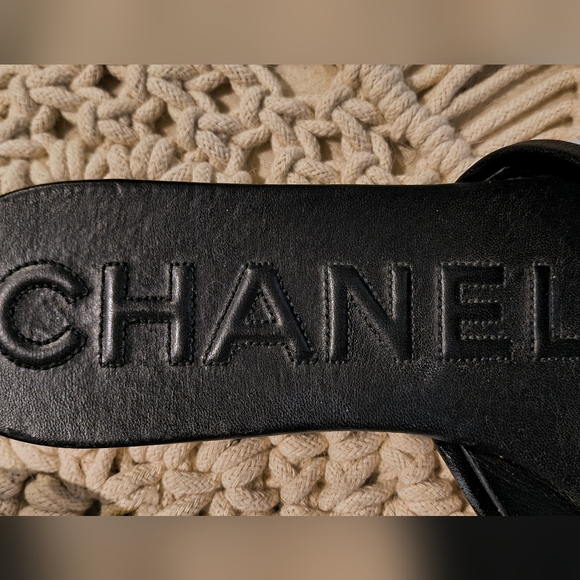 CHANEL😍CC Logo SS19 Leather Slide Mules - Picture 7 of 12